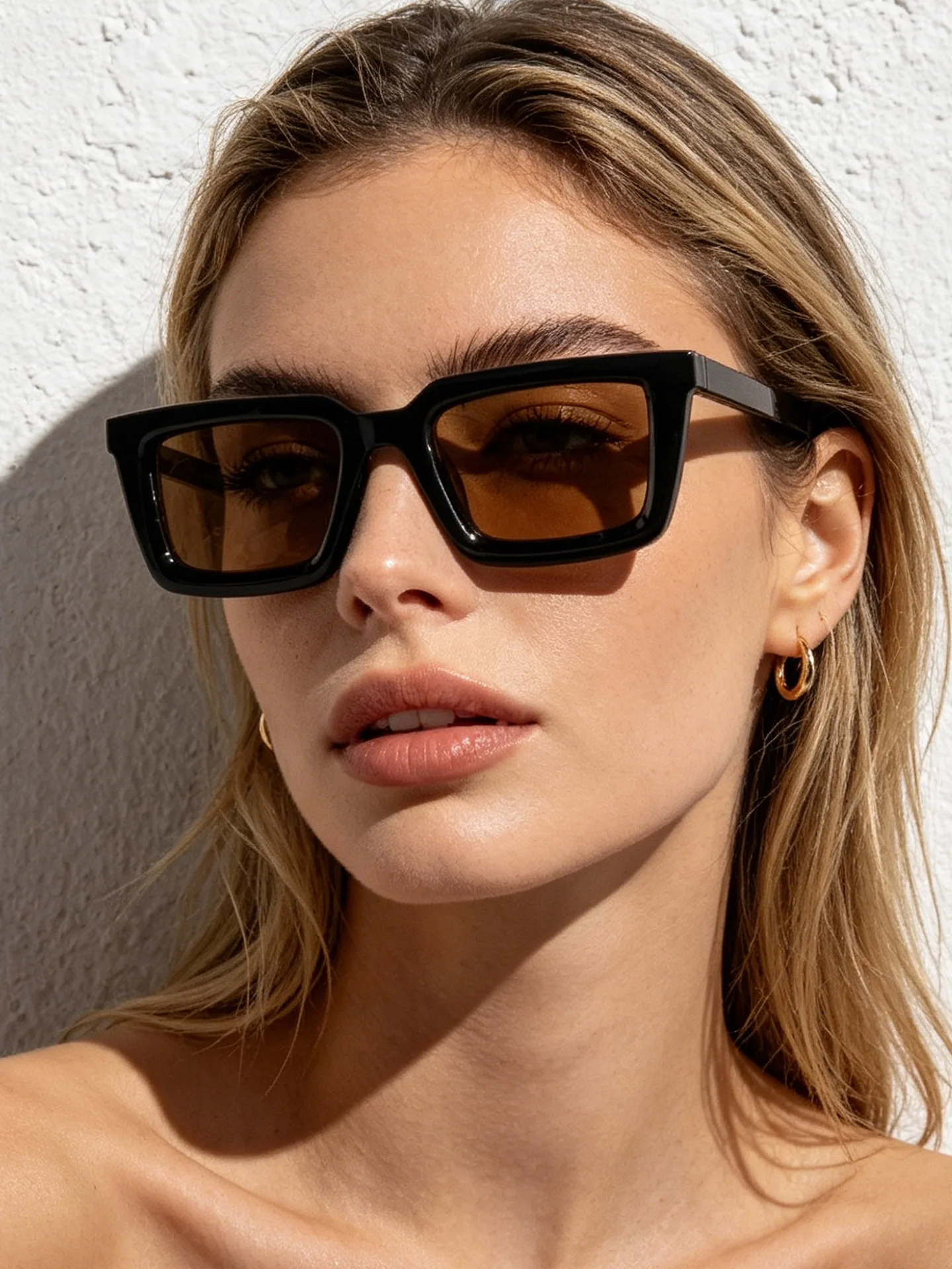 Designer Sunglasses - Klasyczne okulary przeciwsłoneczne w prostokątnym oprawie,